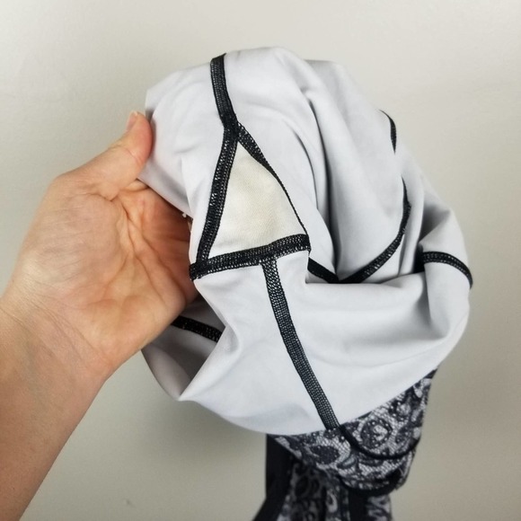 Lululemon 17" crop mini cinder lace leggings, black and white - Picture 7 of 7